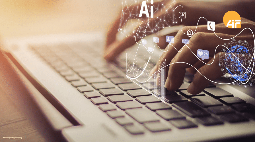 Über einem Laptop schweben mehrere Symbole.